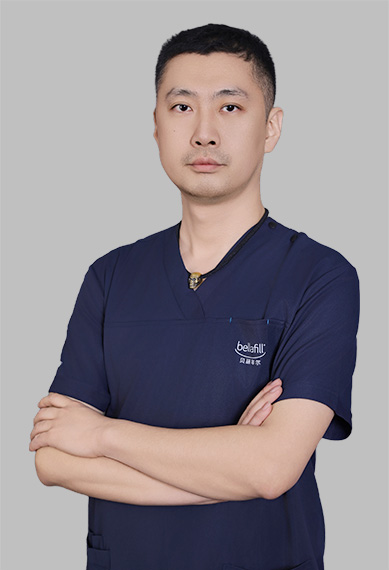 李威